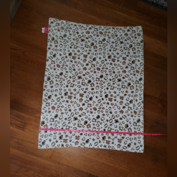 Isaac Mizrahi Animal Print Fleece Blanket - Picture 8 of 9